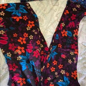 Hardly worn lularoe leggings tc